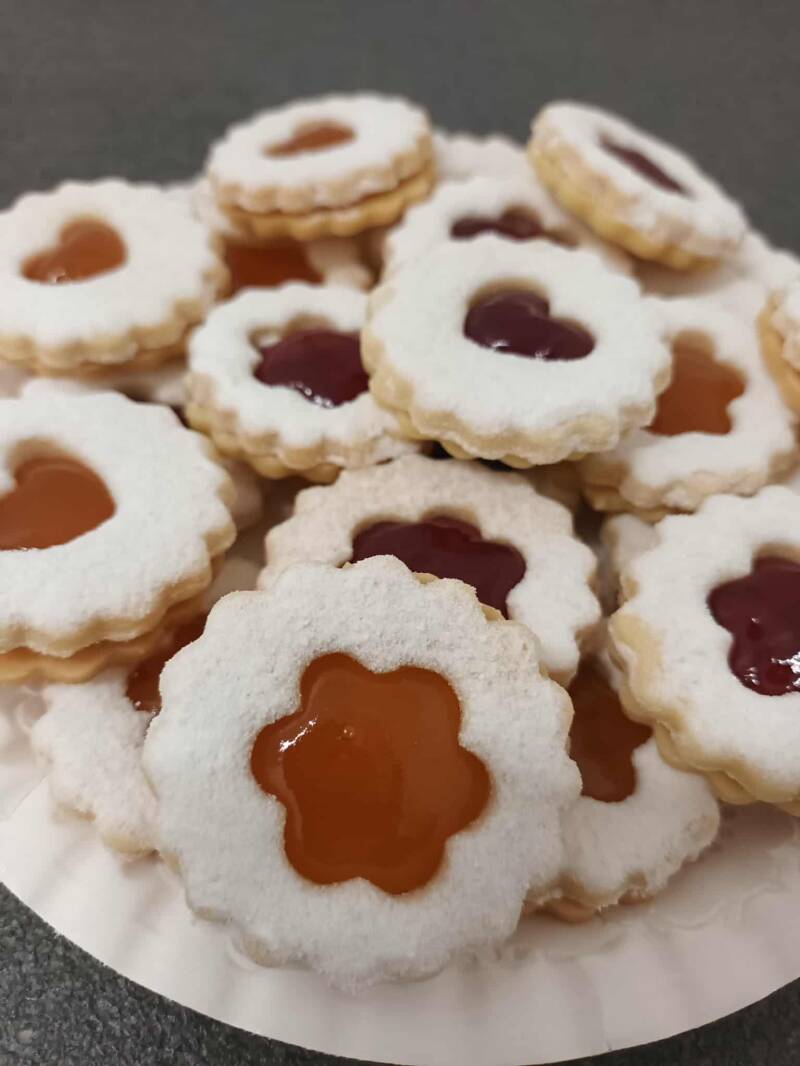 Linzer – handgemacht, gefüllt mit Marillenmarmelade