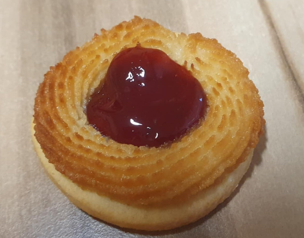 Eisenbahner linzer ring mit rote Johannisbeermarmelade